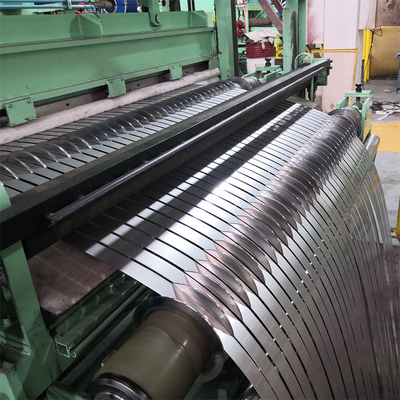 304 شرائط مرآة من الفولاذ المقاوم للصدأ حزام ASME قياسي مدلفن على البارد 8K لفائف سطح 650 مم عرض 1.2 مم سماكة