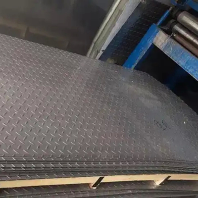 304 الصفائح الفولاذية المقاومة للصدأ المنسوجة لوحات 1350 * 6000mm الحجم 0.55mm 0.65mm سمك طلاء المرحاض المقاوم للانزلاق