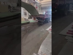 لوحة الفولاذ المقاوم للصدأ يتم تحميلها في الشاحنة